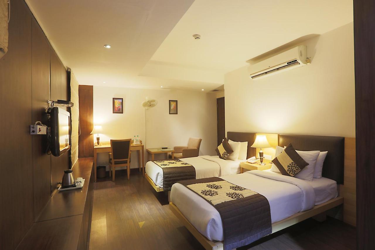 Arch Plaza - Near Yashobhoomi Convention Centre Dwarka होटल